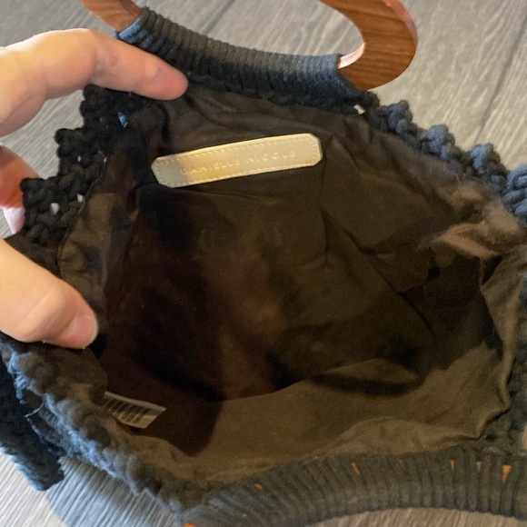 Danielle Nicole Macrame crossbody bag. Black withWooden handles & Fringe Accent. - Picture 7 of 8